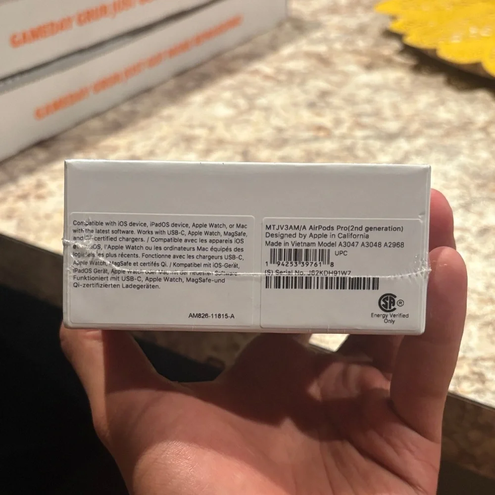 Apple AirPods Pro - Sleek White Design